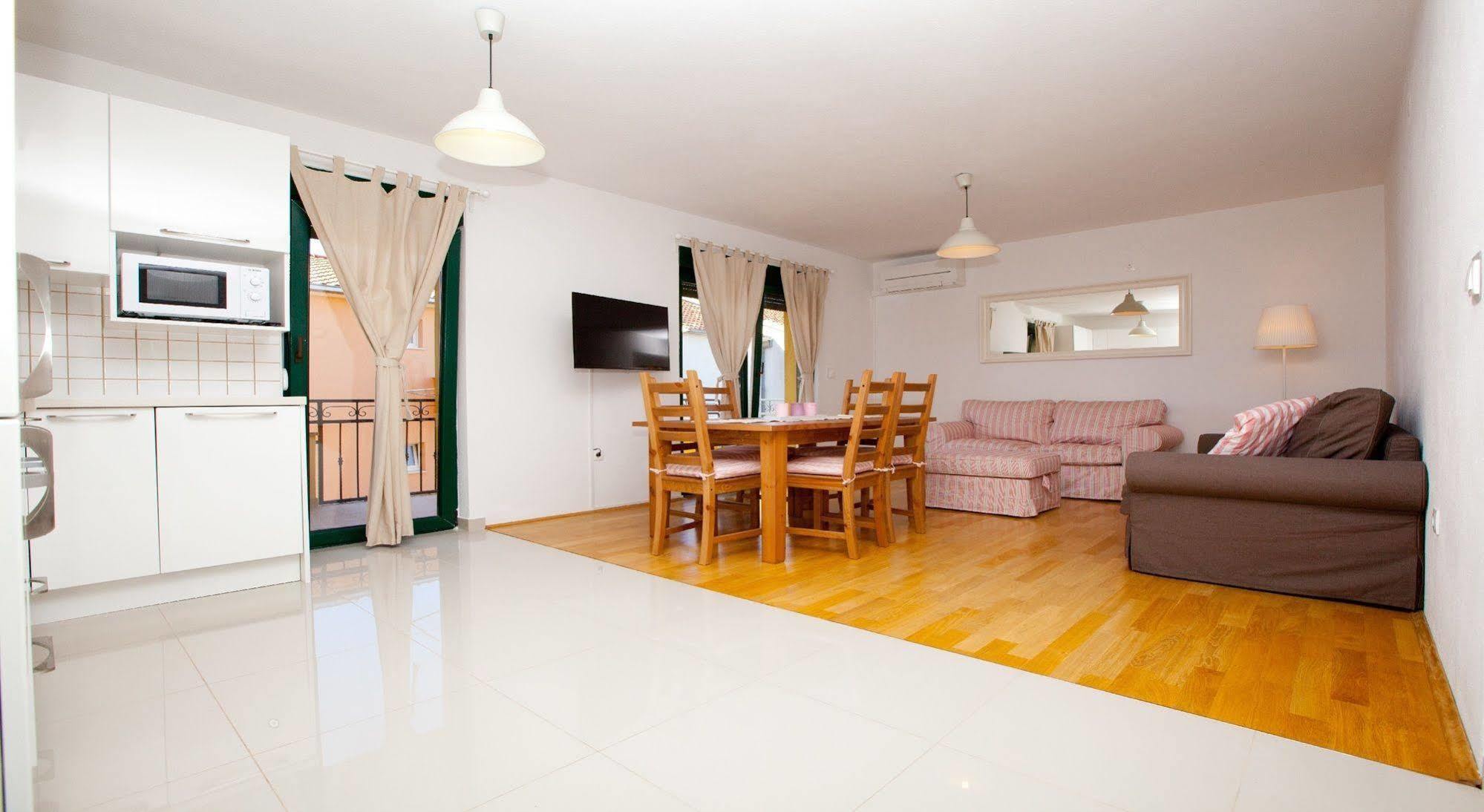 Apartments Roses Stobrec Luaran gambar